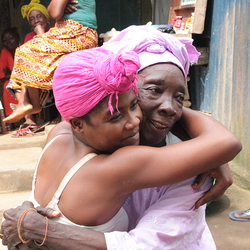 Sierra Leone/Freetown/Don Bosco FambulM?dchen, die sich prostituieren m?ssen. Sie finden Zuflucht in Don Bosco Fambul. Pater Jorge Crisafulli SDB leitet die Einrichtung. Die M?dchen werden auch mit dem Don Bosco Mobil aufgesucht.